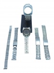 RELÓGIOS, lote com seis (6) peças para reposição e restauro, composto por duas (2) caixas de relógios de pulso com pulseiras metálicas, desprovidas de mostradores e maquinários, e quatro (4) pulseiras avulsas em metal prateado, de variados modelos e tamanhos. Peças usadas, apresentando riscos, manchas, oxidação, desgastes, avarias e sinais do tempo. Vendidas no estado da foto, caixas medindo 4cm, sendo 1 da SEIKO e 1 da RICOH.