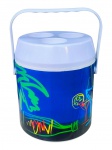 DIVERSOS, um (1) cooler confeccionado em material plástico, decoração em policromia, em bom estado de conservação, medindo 27,5x22cm.