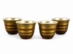 PORCELANAS, quatro (4) copinhos para chá confeccionados em porcelana na tonalidade branca com pintura na tonalidade café e faixas em ouro com leves falhas, medindo 5x6,5cm.
