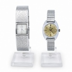 RELÓGIO, dois (2) relógios de pulso: A) 1 da marca Guess, modelo feminino, movimento a quartzo, caixa retangular, mostrador branco e pulseira rígida em aço inoxidável decorada com monogramas da marca, referência G75726L, caixa medindo 1,8x1,8cm e B) 1 da marca Mondaine, modelo automático, 17 rubis, sistema Incabloc, mostrador dourado com calendário às 3 horas e pulseira metálica, caixa medindo 2,3cm de diâmetro, leves sinais de oxidação. Ambos não testados e sem garantia de funcionamento.