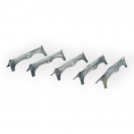 Württembergische Metallwarenfabrik WMF, cinco (5) descansos para talheres art noveau, confeccionados em metal prateado com recortes na borda e caneluras em baixo relevo, medindo 8,5cm de comprimento.
