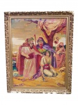 TAPEÇARIA, uma (1) tapeçaria representando cena biblica, moldura em madeira com entalhes vegetalistas e patina em ouro, apresentando desgastes na patina, quebras, vide foto e sinais de cupim, frente em vidro, medindo 131x107cm. 