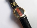 Fashion Luxo Coleção, Relógio Gucci Bicolor, Quartz, medindo 32mm de diâmetro, vidro cristal, Segundeiro central. Pulseira nova em couro.