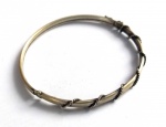 Vintage Luxo Jóias, Bracelete em Prata de Lei, com Fio trançado, medindo 6cm de diâmetro interno, encaixe Baioneta com trava. Peso total 6,92gr