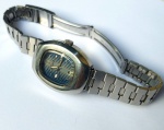 Vintage Coleção, Relógio Mido Swiss Azul Listradinho, Automático, 1970`s, Funcionando. Caixa em Aço medindo 26 x 34mm. Calendário 6hs. Ponteiros Originais, Segundeiro Central. Cifras Polidas em relevo. Coroa Original. Fundo em Aço de Rosca. Máquina Automática funcionando, sem revisão recente. Pulseira Original com regulagem para pulsos de 18cm e possui mais 1 furo no fecho para aumentar essa medida