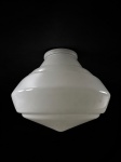 VIDRO, um (1) grande globo confeccionado em vidro opalinado na tonalidade branca, medindo 30x35x15cm, bicados no encaixe do bocal.