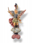 ARTE SACRA, um (1) imaginário confeccionado em madeira entalhada a mão representando São Miguel Arcanjo com patina em policromia com realces em ouro, sustentando espada e balança em douração, medindo 34cm de altura.