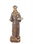 ARTE SACRA, um (1) imaginário representando Santo Antônio confeccionado em madeira entalhada a mão, patina em tom marrom com filetes e elementos florais em dourado, ausência do lírio e do Menino Jesus, pequena perda na corda das vestes, pequenas falhas na patina e rosto craquelado, medindo 23,5cm de altura.