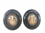 ARTE SACRA, dois (2) Sagrados Corações, sendo 1 de Jesus e 1 de Maria, confeccionados em estuque com moldura com pintura preta e vidro abaulado, medindo 12x10,5cm.