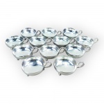 METAL PRATEADO, doze (12) taças para sobremesa confeccionados em metal espessurado a prata da manufatura EBERLE, corpo liso e pés em bola, medindo 5x11x8,5cm.