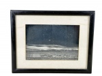FOTOGRAFIA, uma (1) fotografia emoldurada representando paisagem rural com casarios, moldura em madeira laqueada na tonalidade preta, medindo 19,5x24,5cm, leves manchas de umidade.