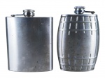 METAL INOX, dois (2) cantis de bolso confeccionados em aço inox, medindo 12,5x9,5cm e 13x8,5cm (com leves sinais de oxidação externa).