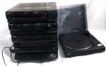 Conjunto de Som Sony LBT - N555AV, Toca Discos, Rádio, Compact Hi Fi Stereo, medindo total 35 x 51cm. Funcionamento precário: Rádio funciona mas o Led não acende para indicar qual estação está; falta dobradiça da tampa do toca disco. Precisa do controle remoto novo. Não acompanha cx de alto falanteInicial 100 cem