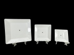PORCELANA / OXFORD, conjunto composto por três (3) pratos para fruteira com furo em porcelana branca vitrificada, da marca Oxford Porcelanas, Made in Brazil, em formatos quadrangulares, medidas : 15 x 15 / 20 x 20 e 27 x 27 cm