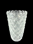VIDRO, um (1) vaso confeccionado em vidro translucido com moldagem de perolados em relevo e borda em ondulações, interior com sinais de fungos, medindo 23,5x14,5cm.