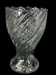 VIDROS, um (1) grande vaso confeccionado em vidro translucido moldado em gomos torcidos, medindo 28x17,5cm.