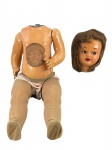 COLECIONISMO, uma (1) boneca de coleção confeccionada em massa patinada na tonalidade bege, cabeça solta, olhos articuláveis, apresentando falhas na patina e desgastes, medindo totalmente 52cm de altura.