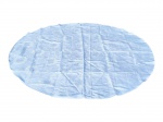 CAMA, MESA & BANHO, uma (1) toalha de mesa oval em tecido na tonalidade branca, da marca Karsten, fabricação brasileira, em algodão, com padronagem floral em jacquard no próprio tecido, medindo 180x173cm, apresentando manchas e marcas de cola.
