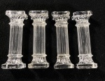 CONJUNTO DE 4 SUPORTES  FRANCESES , PARA TALHERES EM VIDRO PRENSADO REPRESENTANDO COLUNA GREGA.  DOIS COM IMPERCEPTIVEL BICADOS. MEDIDAS: 10 CM