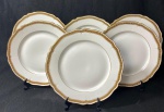 LIMOGES - FRANCE - Belíssimo conjunto de seis pratos rasos com fino acabamento na borda em ouro. Medidas: 24 cm