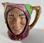 ROYAL DOULTON - ENGLAND - JARRA ESTILIZADA EM FAIANÇA INGLESA. EM PERFEITO ESTADO.  MEDIDAS: 16 X 18 CM
