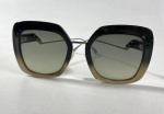 FENDI- ÓCULOS DE SOL DA RENOMADA MARCA FENDI ARMAÇÃO EM ACETATO NA COR FENDI DEGRADÊ E HASTE EM METAL.