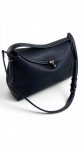 TOTEME - ITALIA - / MARAVILHOSA BOLSA ITALIANA  SEMI  NOVA, EM COURO PRETO TEXTURA GRANULADA, FORRO DE CAMURÇA, BOLSO INTERNO, ALÇA DE MÃO E ALÇA DE OMBRO REMOVÍVEL, FECHO GIRATÓRIO EM FORMA DE T EM METAL PRATEADO. AVALIAÇÃO DE MERCADO : R$ 11.256,00 NA FARFETCH REPRESENTANTE DE MODA DE ALTO LUXO.