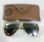 RAY-BAN -ÓCULOS  DE SOL COM ARMAÇÃO EM METAL E LENTES ESPELHADAS.