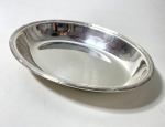 Covilhete em metal prateado. Apresenta na base um rebaixo indicando ter feito parte de uma outra estrutura ou suporte original. ótimo banho. Medidas: 17,5 x 23,5 cm