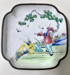 Pinga jóias em metal  esmaltado com motivo oriental . Medidas:  12 x 12 cm