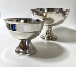 Dois centros de mesa em metal prateado. Medidas: 15,5 x 20 cm e 12,5 x 15 cm