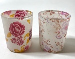 Dois vasinhos para vela, decoração floral.  Medidas: 6,5 cm