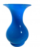 OPALINA- PEQUENO VASO EM OPALINA  FRANCESA AZUL, MEDIDAS:  16 X 11 CM APRESENTA DISCRETAS MARCAS VEJA FOTOS EXTRAS.
