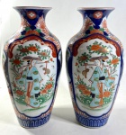 IMARI -JAPÃO - PERÍODO MEIJI - ( 1868-1912) PAR DE VASOS EM PORCELANA IMARI. MEDIDAS: 36,5 CM