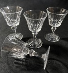 BACCARAT- 4 CÁLICES PARA VINHO DO PORTO EM FINOS CRISTAL BACCARAT.MANUFATURA GRAVADA NA BASE. MEDIDAS: 11,5 CM