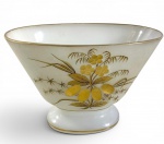 OPALINA- CENTRO DE MESA EM OPALINA FRANCESA DECORAÇÃO BOTÂNICA EM DOURADO. MEDIDAS: 18 CM DE ALT. X 16 CM DE LARGURA  X 26 CM DE COMPRIMENTO