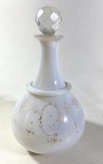 OPALINA- FRANÇA, SÉCULO XIX - GARRAFA EM OPALINA FRANCESA NA COR BRANCA OPALESCENTE. MEDIDAS: 23 CM