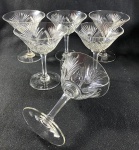 CONJUNTO DE 6 TAÇAS PARA DRINK OU SOBREMESA EM IMPORTANTE CRISTAL EUROPEU DÉCADA DE 50/60, RICA LAPIDAÇÃO, SERVIÇO DE BRILHO MAGNÍFICO, UM COM IMPERCEPTÍVEL BICADO. MEDIDAS: 13 CM DE ALT.