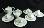 NORITAKE - JAPAN - RC ( ROYAL CROCKER/ ROYAL NIPPON)  CONJUNTO  DE CHÁ EM FINA PORCELANA JAPONESA  COMPOSTO POR BULE COM TAMPA, AÇUCAREIRO COM TAMPA,  SEIS XÍCARAS DE CHÁ COM SEUS RESPCTIVOS PIRES E SEIS PRATOS DE SOBREMESA. UM PIRES E UM PRATO COM BICADO. MEDIDAS DO BULE 20 X 22 CM DE LARG