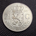 Holanda, moeda de prata de 2,5 florins de 1966. Peso total de 15 gramas (0,720). Diam 33 mm. Abaixo do preço da prata!