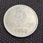 Brasil, moeda de 5 cts de 1969 com reverso inclinado parcial. Escassa!