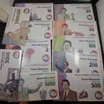 Brasil, lote com a série completa de 12 cédulas fantasia, alusivas a Silvio Santos. Todas possuem frases conhecidas do apresentador que só podem ser vistas por luz especial. Acompanha certificado de autorização da Família Abravanel. Tiragem Limitada. Todas FE