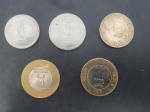 Índia, lote com 5 moedas diferentes, algumas comemorativas. Duas são bi metálicas. Imperdível!