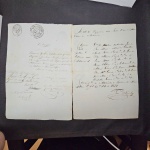 Uruguai, lote com documentos navais/alfandegários de 1835 e 1831, um com carimbo da Alfândega de Montevideo e de taxa onde um navio argentino pede autorização para retornar a Buenos Aires e outro com o roll da tripulação do navio para CORREO de MONTEVIDEO. Excelente estado!