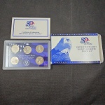 EUA, estojo de luxo em acrílico com as moedas de quarter dollar PROOF, estados do Michigan, Flórida, Texas, Iowa e Wisconsin, 2004. Acompanha certificado!