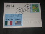 Brasil, Copa do Mundo de Futebol FIFA de 2014 no Brasil, máximo postal com selo e CB com o resultado do jogo Itália 0 x 1 Uruguai. O postal mostra os 12 estádios brasileiros da Copa