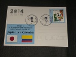 Brasil, Copa do Mundo de Futebol FIFA de 2014 no Brasil, máximo postal com selo e CB com o resultado do jogo Japão 1 x 4 Colômbia. O postal mostra os 12 estádios brasileiros da Copa
