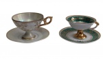 Mauá. Conjunto com 2 xícaras para café com seus respectivos pires em porcelana esmaltada, decoradas em tons de branco e verde, com rica ornamentação em ouro e bordas filetadas. Manufatura marcada no verso.