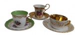 Conjunto com 3 xícaras para café com seus respectivos pires em porcelana esmaltada, de manufatura nacional, decoradas com reservas florais policromadas, cena galante e rica ornamentação em ouro, com bordas filetadas.