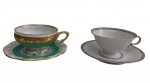 Lote com 2 xícaras para café com seus respectivos pires em porcelana esmaltada, sendo uma da manufatura Bavária e outra da manufatura Königszelt, decoradas com filetes e frisos em ouro. Manufaturas marcadas no verso.